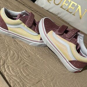 Girl’s Vans